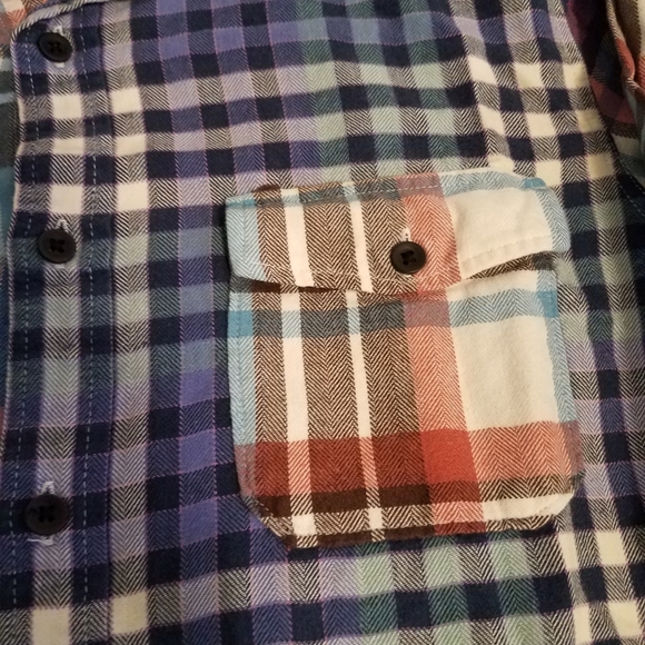 Two Soft Plaid Cotton Flannel Men Shirts Sz M Bundle - Picture 4 of 6